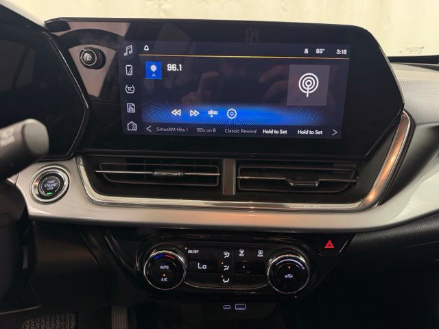 Used 2025 Chevrolet Trax LT FWD image 23