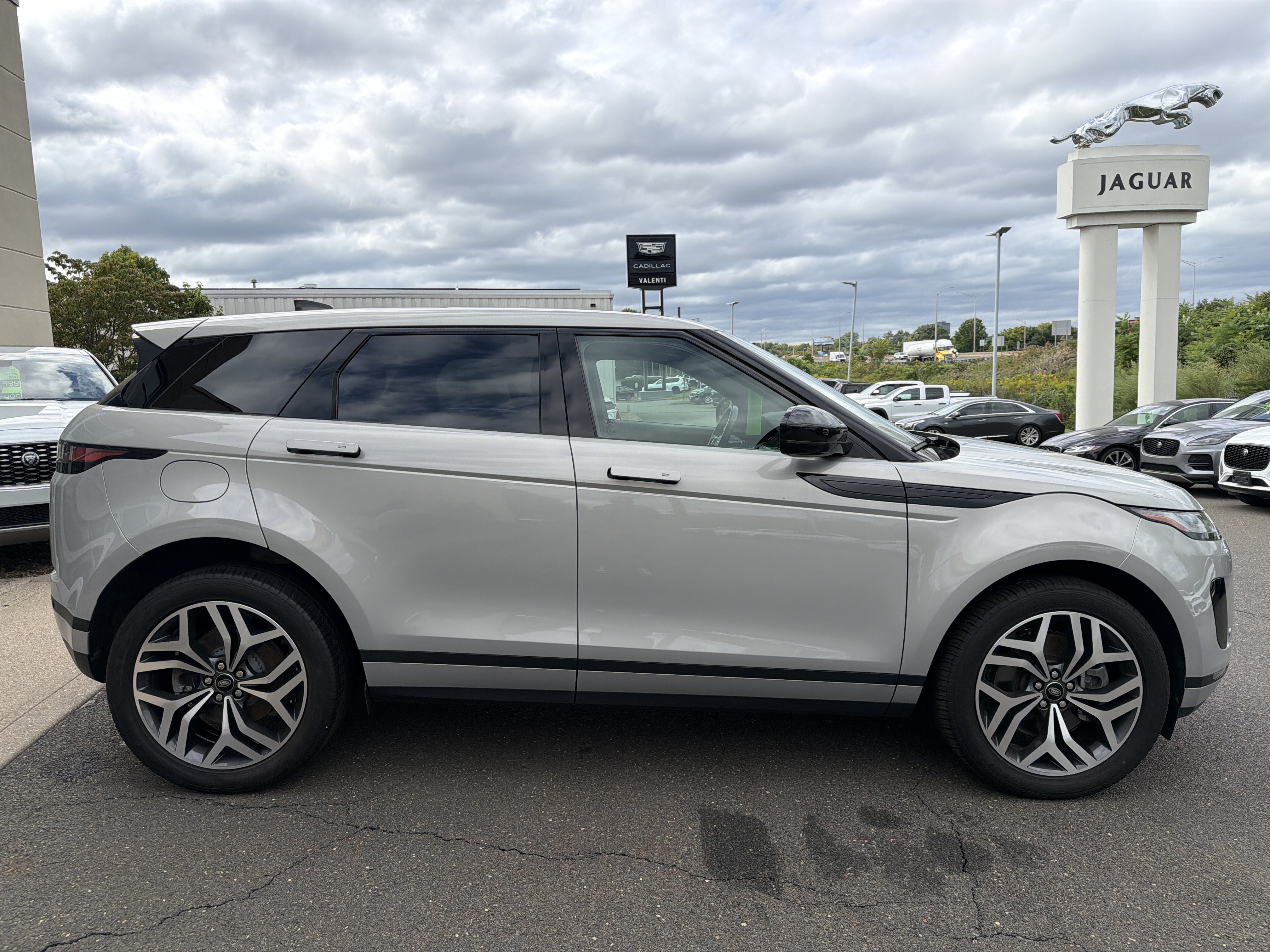 Used 2023 Land Rover Range Rover Evoque SE AWD/4WD image 3