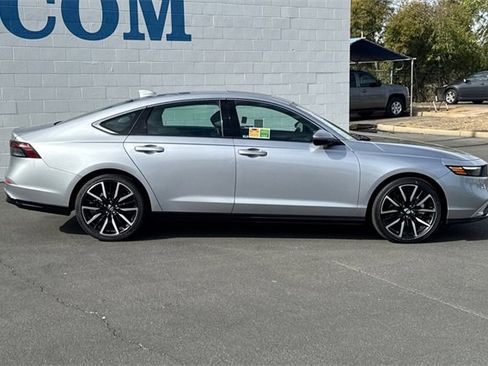 Used 2023 Honda Accord Touring image 3