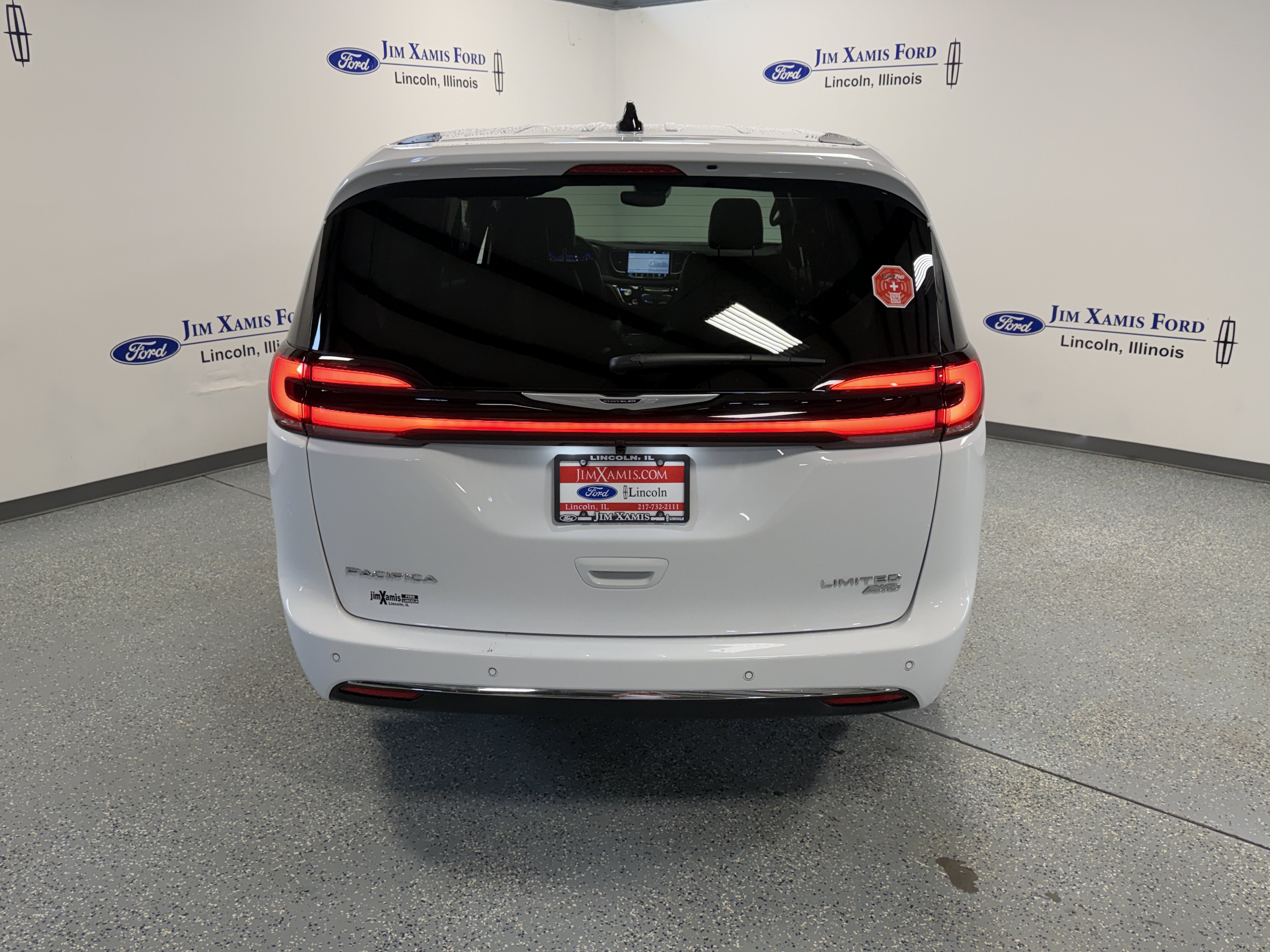 Used 2026 Chrysler Pacifica Limited AWD/4WD image 33