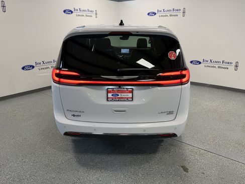 Used 2026 Chrysler Pacifica Limited AWD/4WD image 33