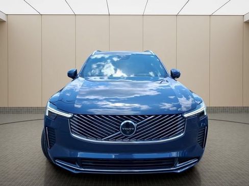 New 2026 Volvo XC90 B5 Plus w/ Protection Package Premier AWD/4WD image 4
