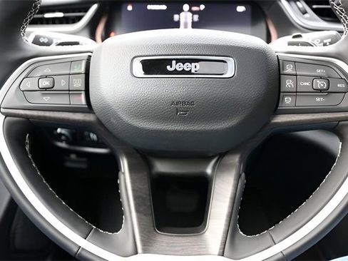 New 2025 Jeep Grand Cherokee Limited image 21