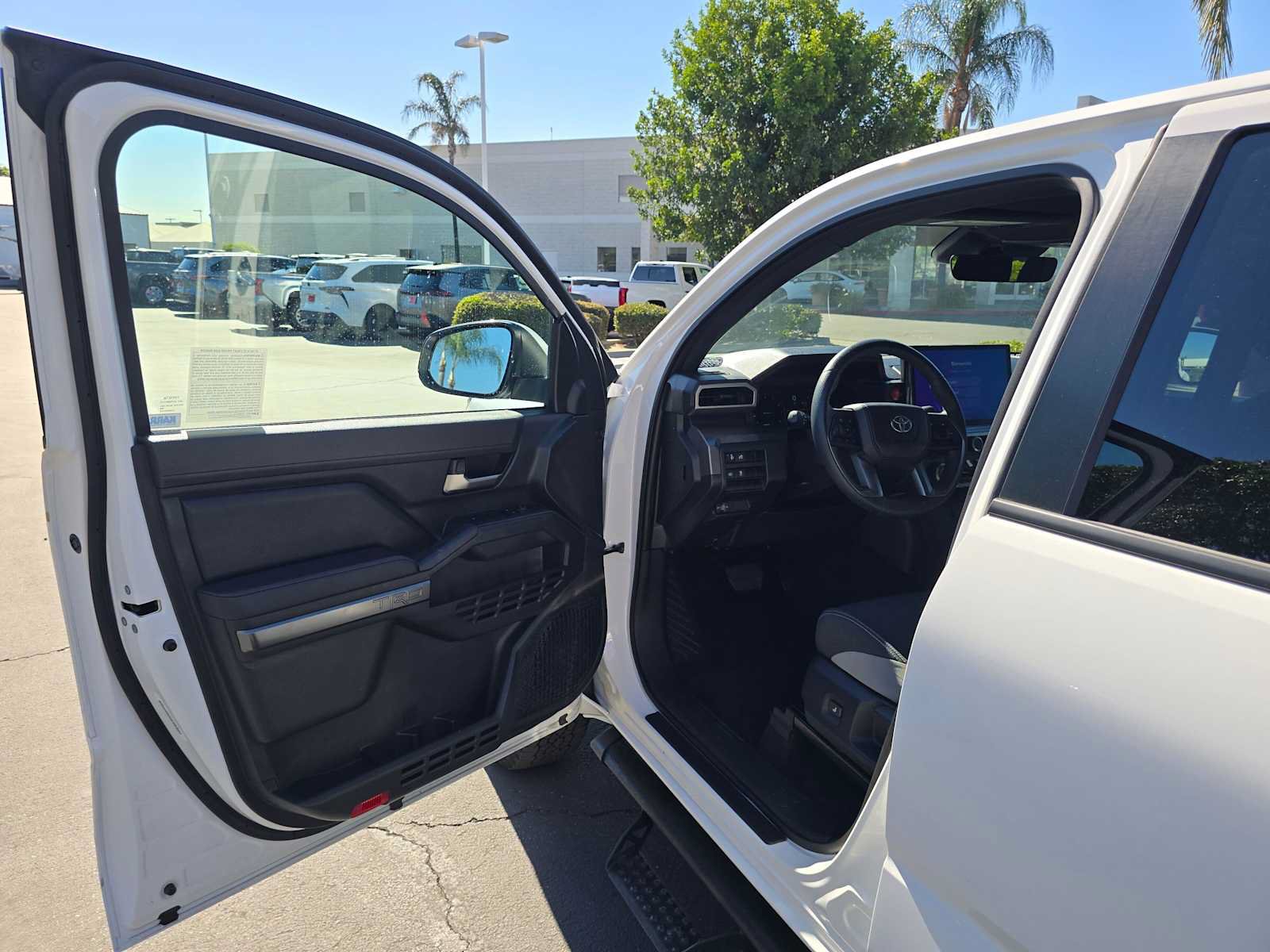 Certified 2025 Toyota Tacoma TRD Off-Road AWD/4WD image 19