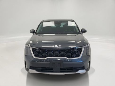Used 2024 Kia Sorento LX image 2