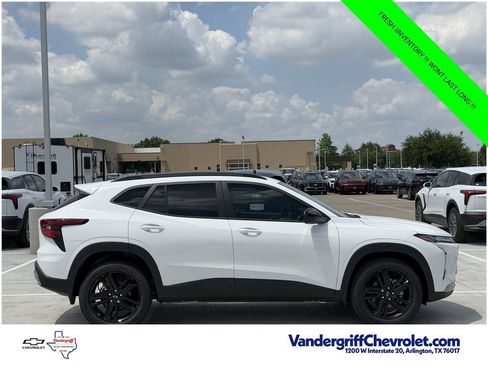 New 2026 Chevrolet Trax ACTIV w/ Sunroof Package FWD image 3