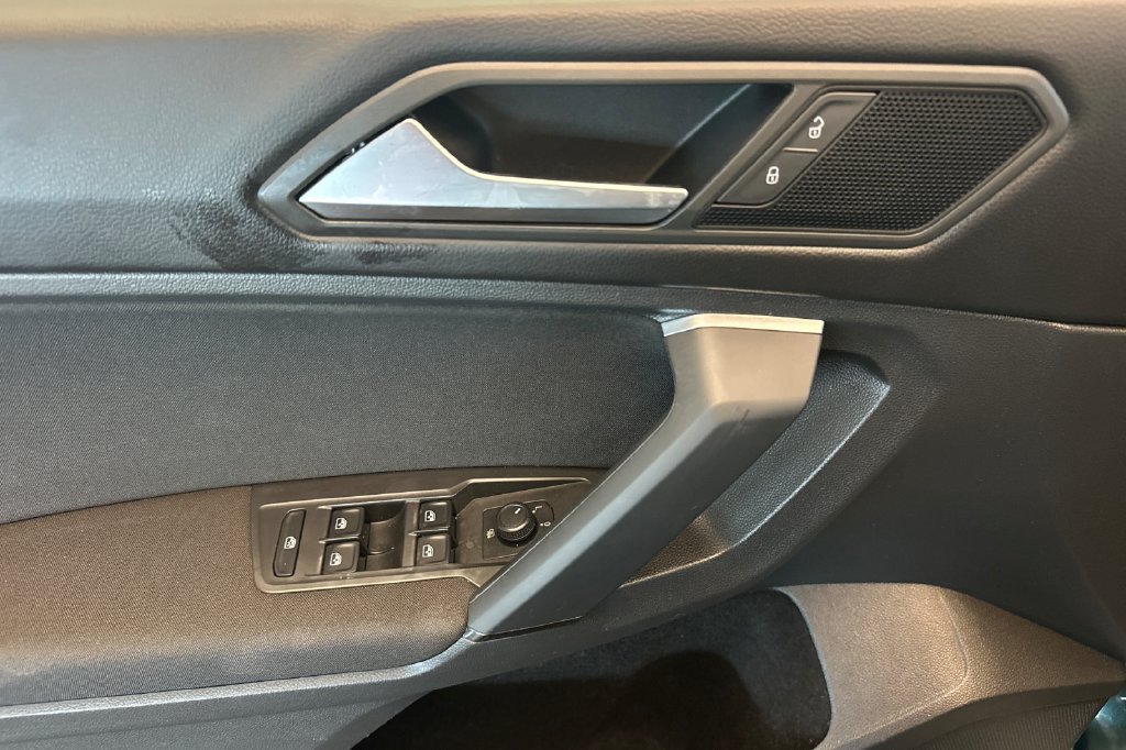 Used 2019 Volkswagen Tiguan S w/ 3rd Row Seat Package AWD/4WD image 11