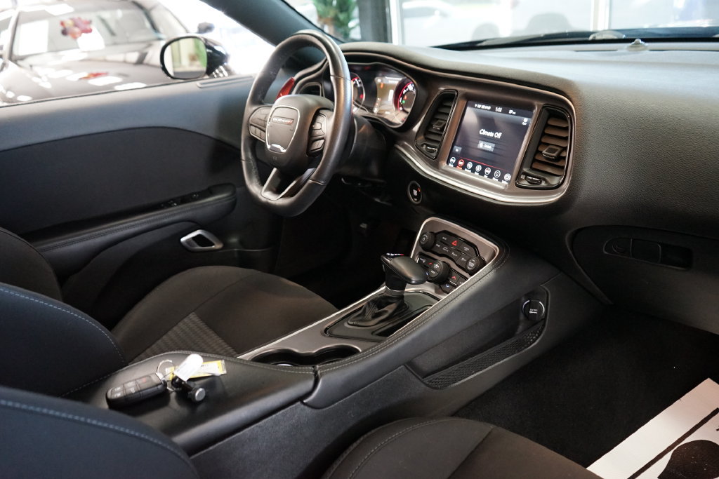 Used 2022 Dodge Challenger R/T w/ Performance Handling Group RWD image 12