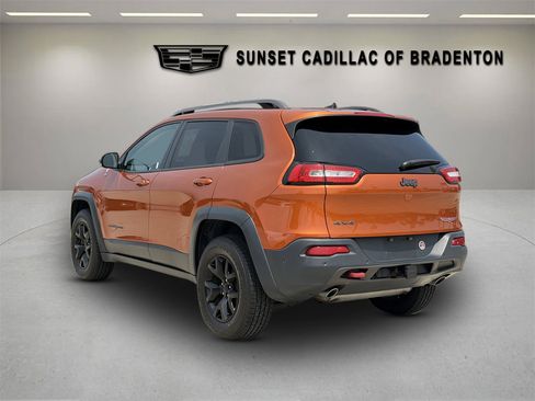 Used 2016 Jeep Cherokee Trailhawk w/ Comfort/Convenience Group AWD/4WD image 5
