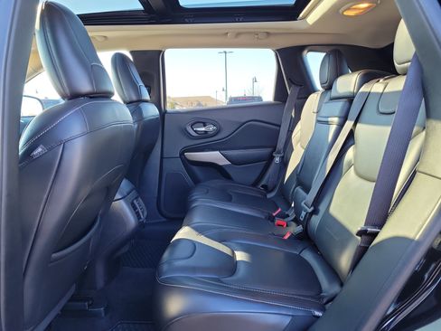 Used 2018 Jeep Cherokee Limited image 11