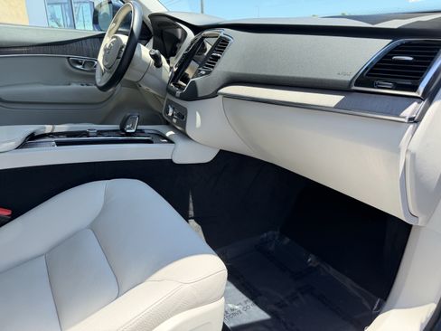 Certified 2023 Volvo XC90 B6 Plus AWD/4WD image 11
