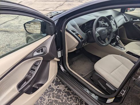 Used 2015 Ford Focus SE FWD image 9