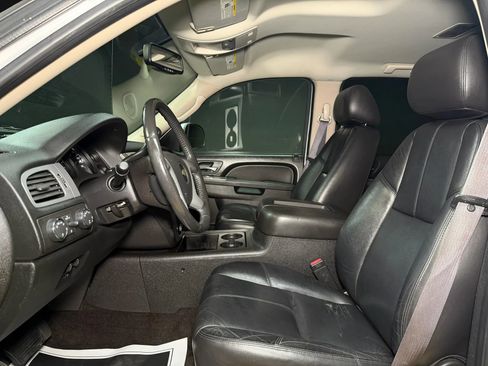 Used 2011 Chevrolet Avalanche LT w/ Suspension Package, Off-Road AWD/4WD image 22
