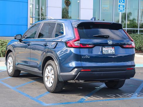 Used 2023 Honda CR-V LX image 9