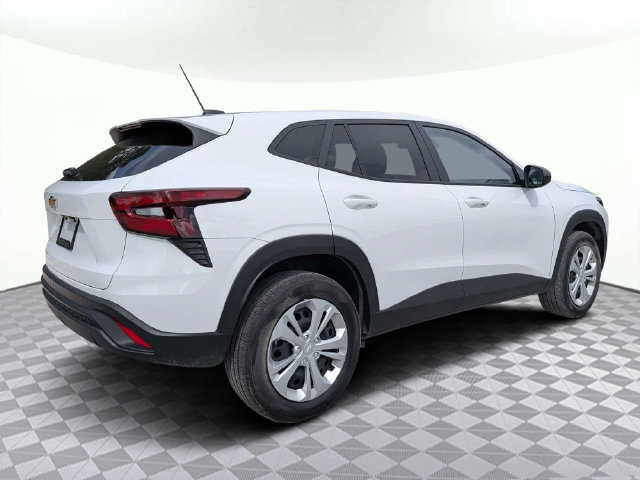 Used 2026 Chevrolet Trax LS w/ Driver Confidence Package FWD image 4