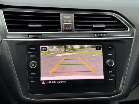 Used 2018 Volkswagen Tiguan SE AWD/4WD image 22