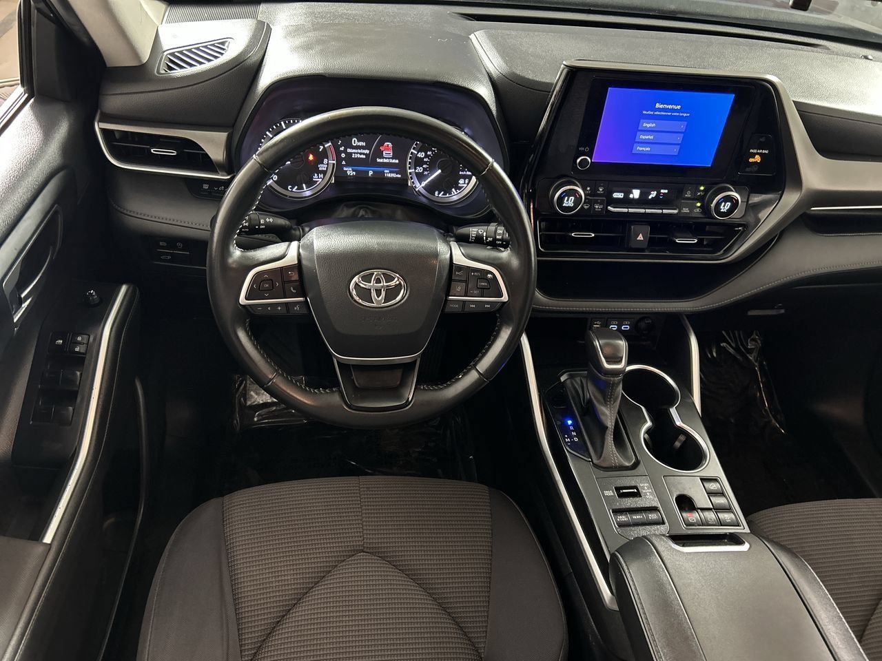 Used 2023 Toyota Highlander LE AWD/4WD image 22