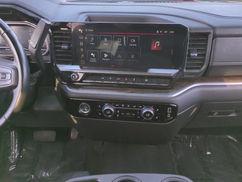 Used 2024 GMC Sierra 1500 SLE image 11