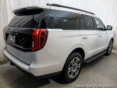 Used 2025 Ford Expedition Active AWD/4WD image 8