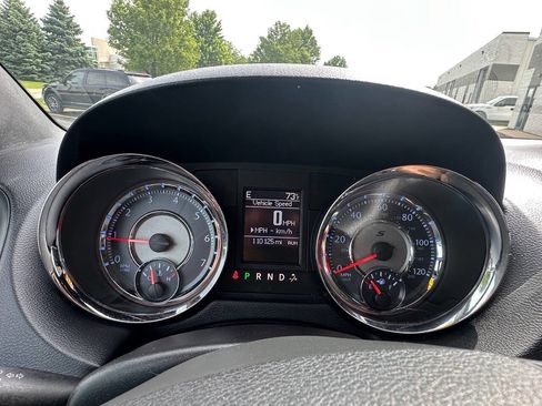 Used 2015 Chrysler Town & Country S FWD image 9
