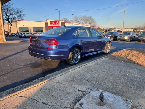 Used 2017 Volkswagen Passat 1.8T R-Line image 7