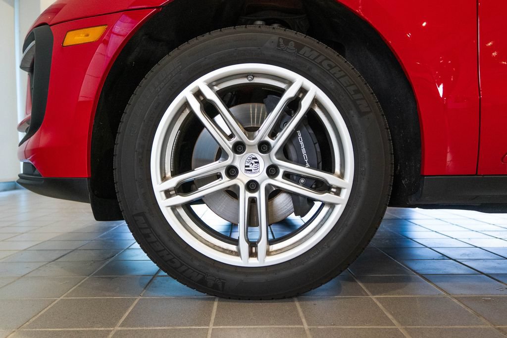Certified 2026 Porsche Macan AWD/4WD image 11