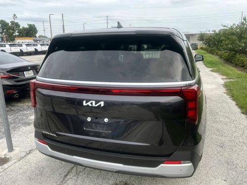 Used 2025 Kia Carnival FWD image 6