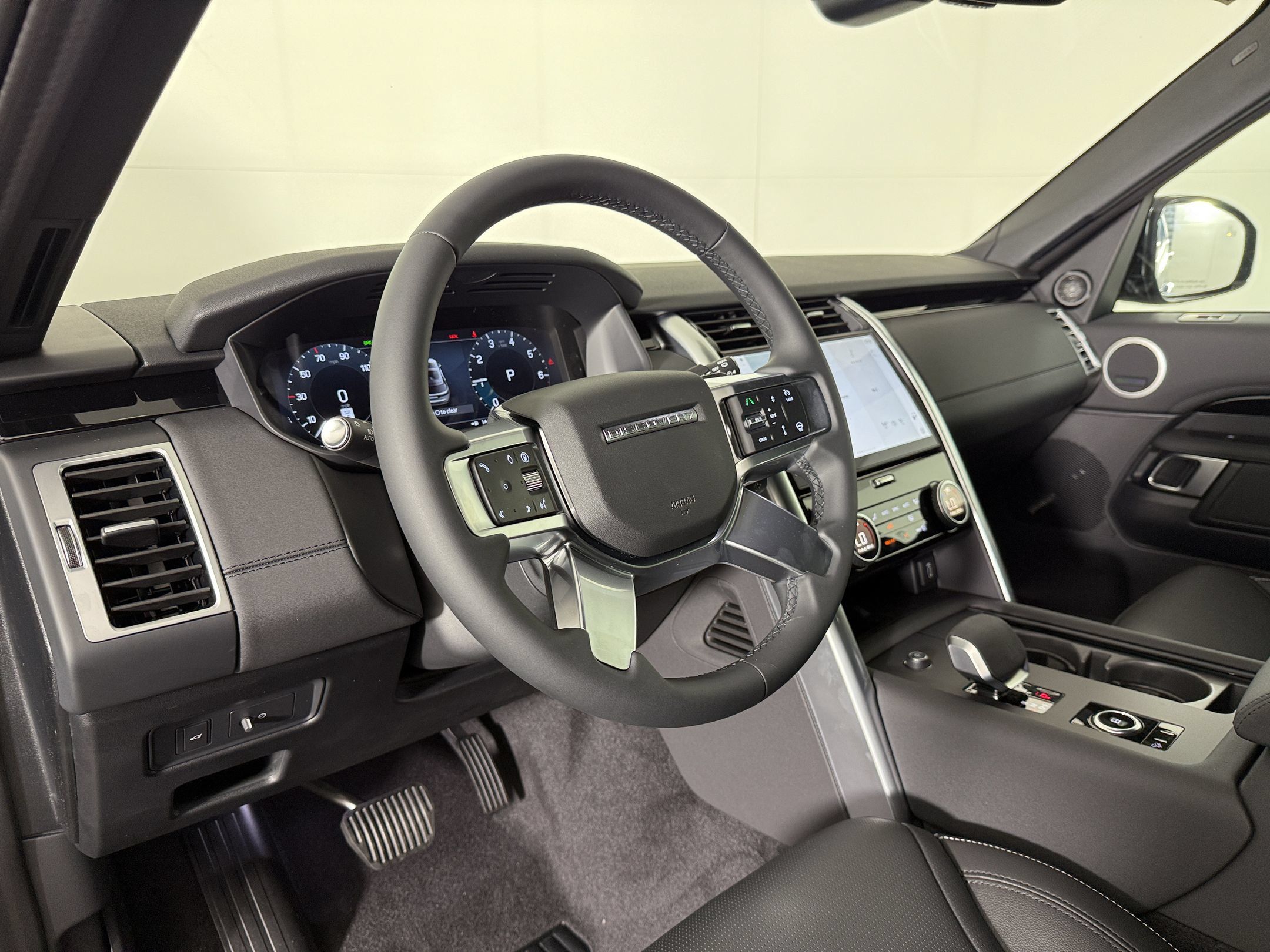 New 2026 Land Rover Discovery S AWD/4WD image 4