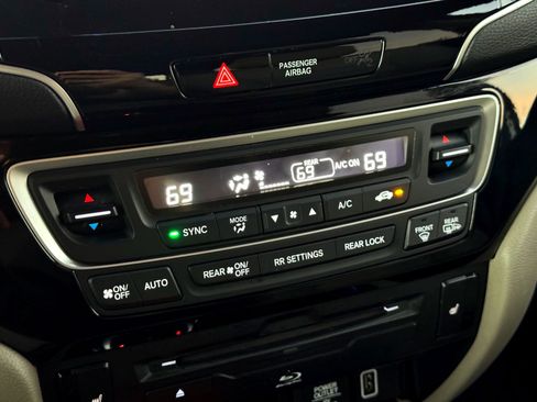 Used 2021 Honda Pilot Touring image 31