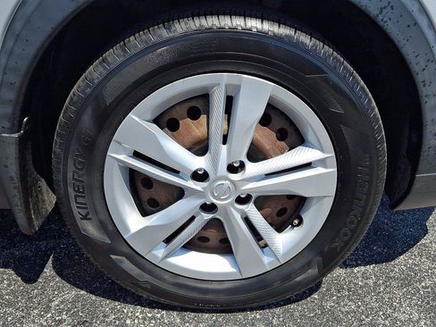 Used 2019 Nissan Kicks S FWD image 9