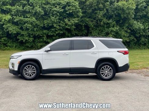 Used 2023 Chevrolet Traverse LT FWD image 4