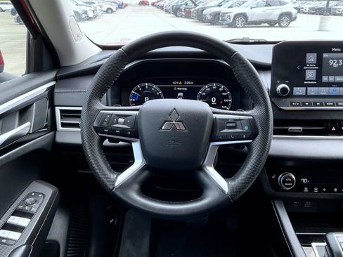 Used 2023 Mitsubishi Outlander SE FWD image 11
