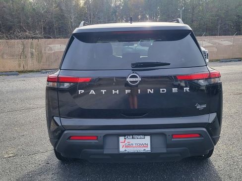 Used 2025 Nissan Pathfinder SV image 3