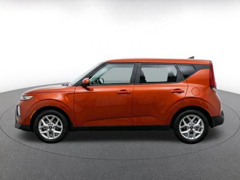 Used 2025 Kia Soul LX w/ LX Technology Package FWD image 4