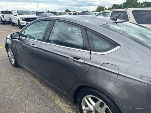 Used 2014 Ford Fusion SE FWD image 16