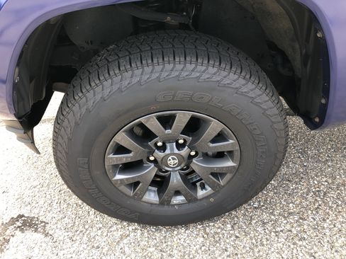 Used 2023 Toyota Tacoma SR5 AWD/4WD image 9