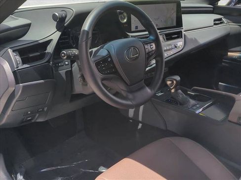 Used 2025 Lexus ES 300h w/ Premium Package FWD image 10