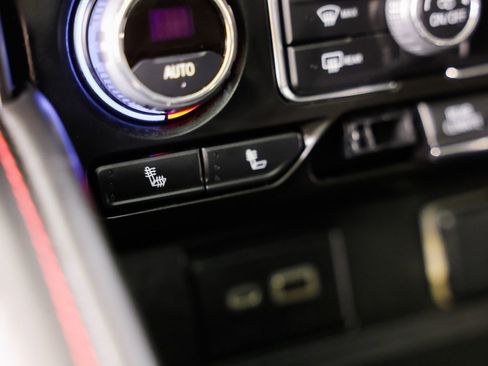 Used 2022 Chevrolet Suburban RST w/ Luxury Package image 35