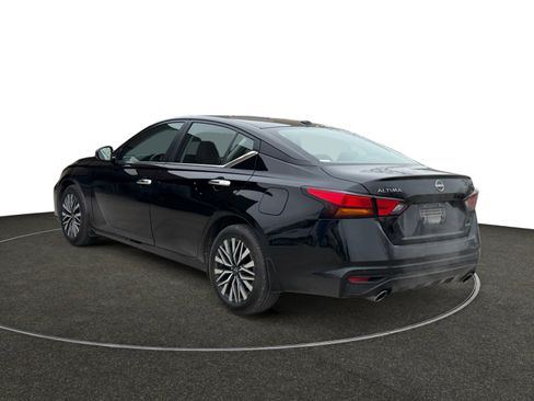 Used 2024 Nissan Altima 2.5 SV w/ SV Premium Package image 3