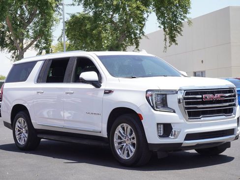 Certified 2023 GMC Yukon XL SLT w/ SLT Premium Package AWD/4WD image 4
