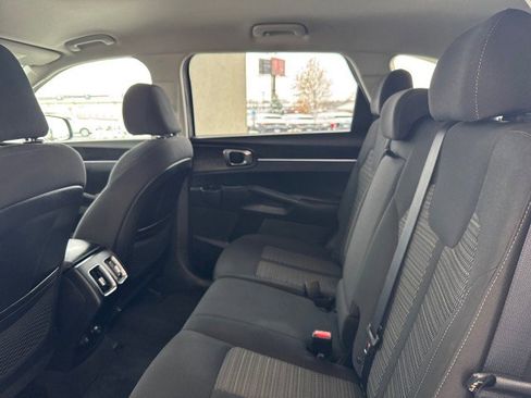 Used 2023 Kia Sorento LX image 7