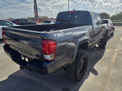 Used 2017 Toyota Tacoma TRD Sport image 2