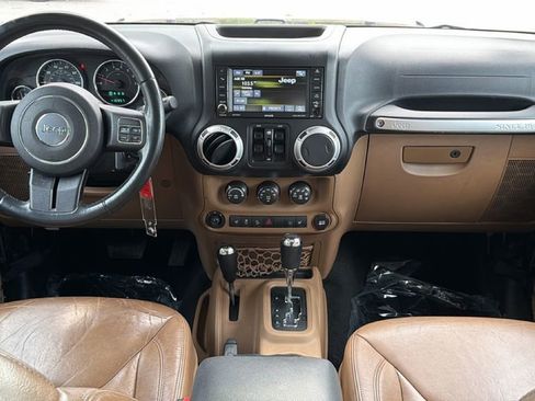 Used 2013 Jeep Wrangler Unlimited Sahara w/ Connectivity Group AWD/4WD image 35