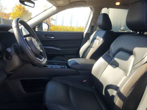 Used 2023 Nissan Pathfinder SL image 9