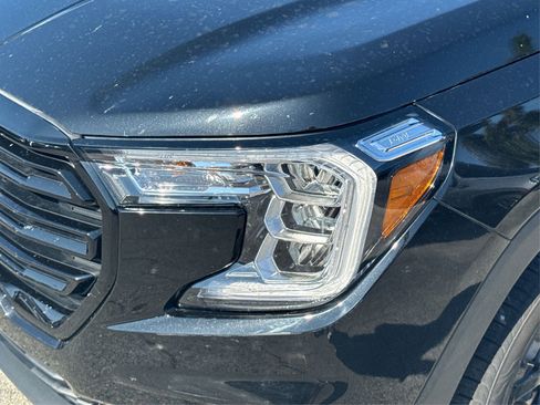 Used 2022 GMC Terrain SLE w/ Elevation Edition image 16