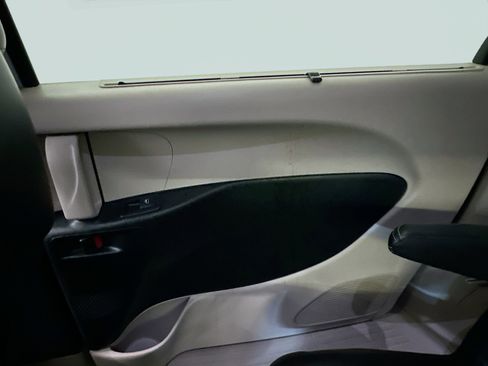 Used 2024 Chrysler Pacifica Touring-L image 32