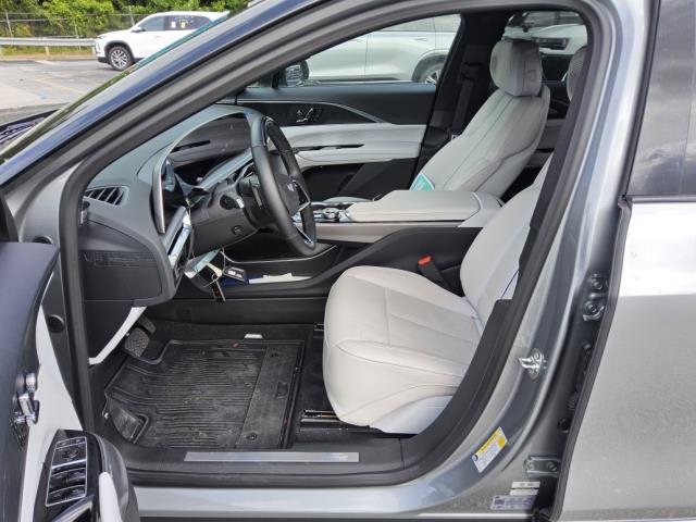 Used 2025 Cadillac Lyriq Luxury RWD image 3