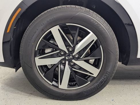 Used 2021 Kia Sorento EX image 9