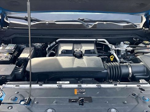 Used 2023 Chevrolet Colorado Z71 w/ Z71 Convenience Package 2 AWD/4WD image 32