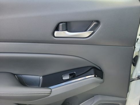 Used 2023 Nissan Altima 2.5 SL FWD image 12